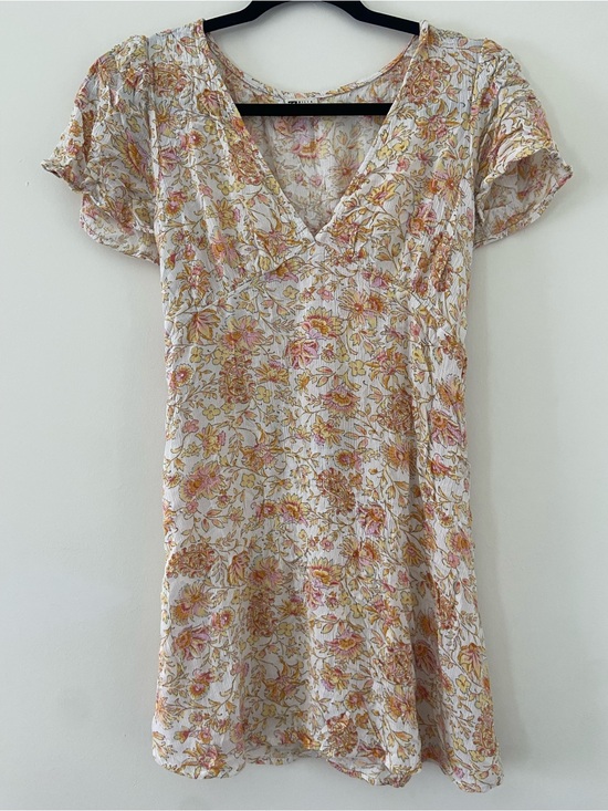 Billabong Dresses & Skirts - Billabong Floral V-Neck Short Sleeve Dress in Cream, Pink and Yellow